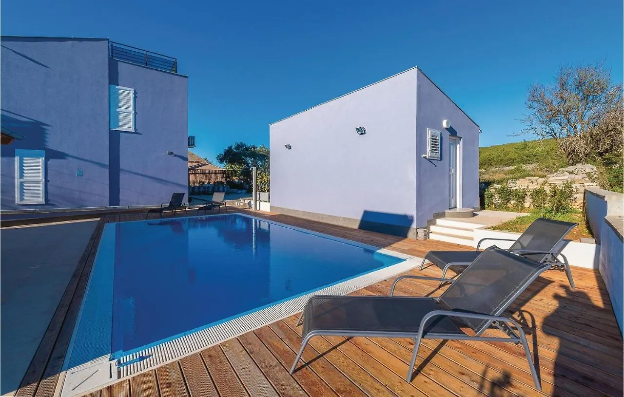 2 Bedroom Lovely Apartment In Veli Rat Verunić