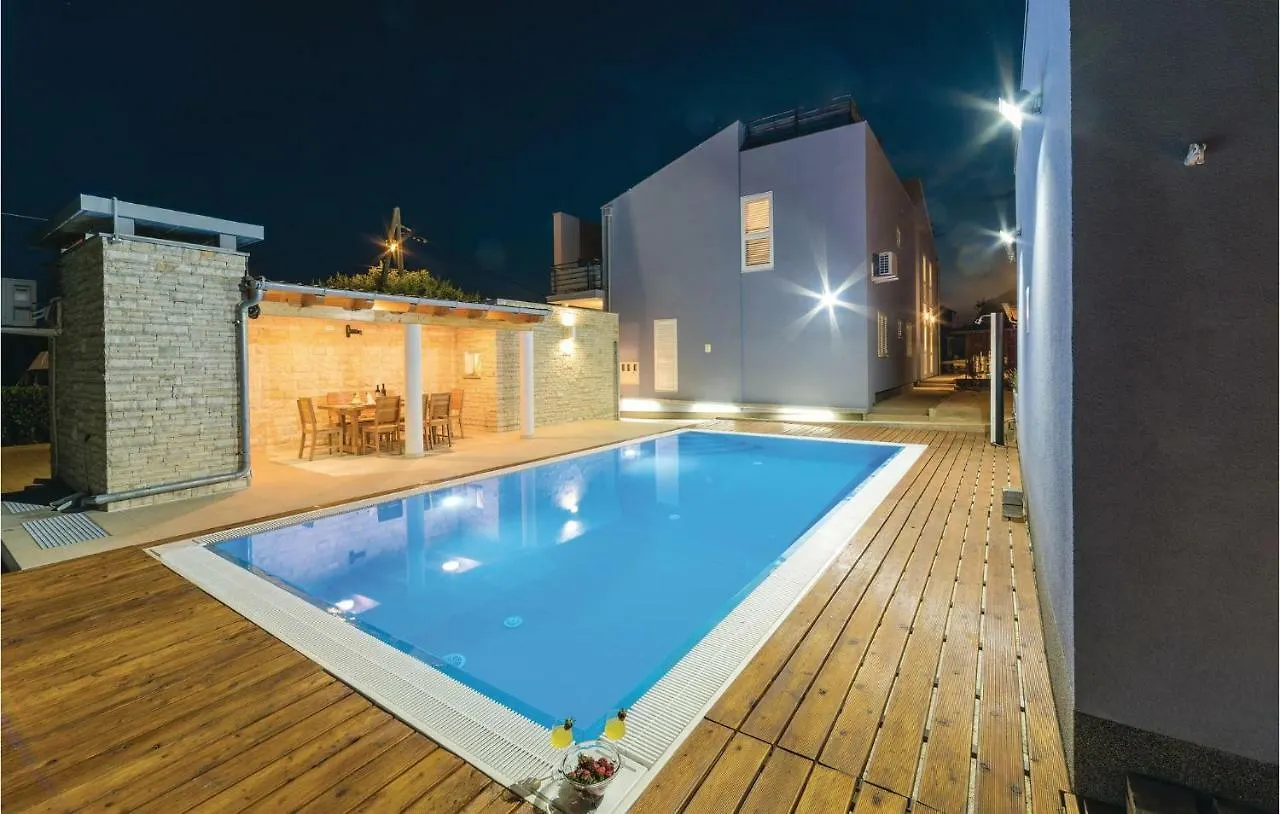 2 Bedroom Lovely Apartment In Veli Rat Verunić Croacia