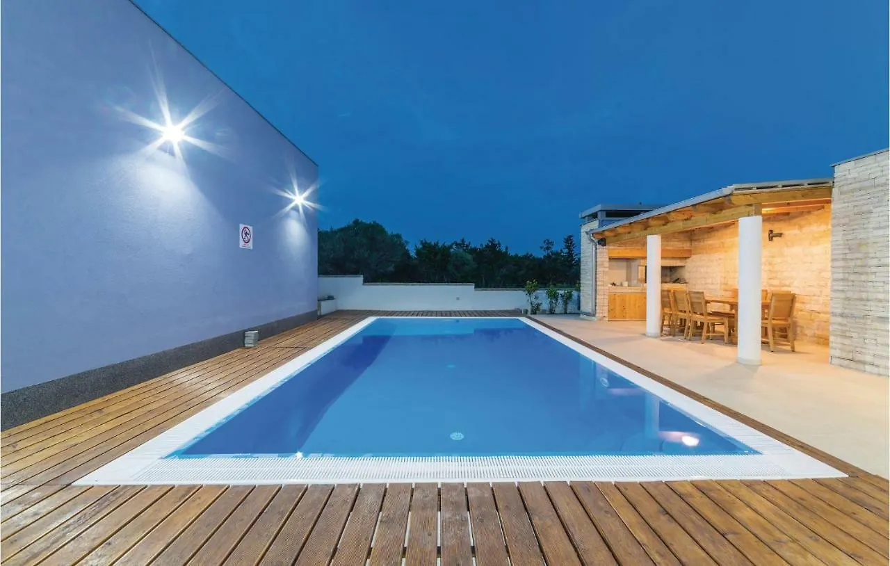 2 Bedroom Lovely Apartment In Veli Rat Verunić Croacia